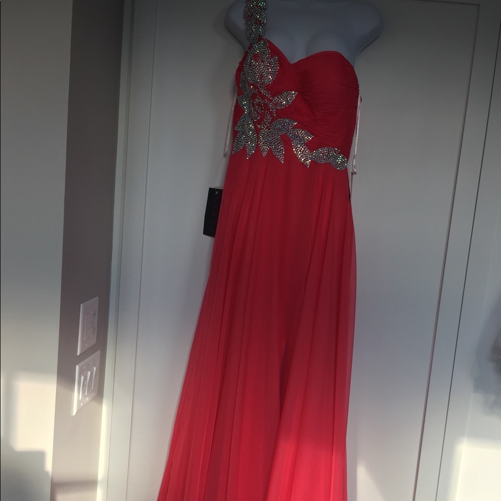 NWT Kasey J Gown